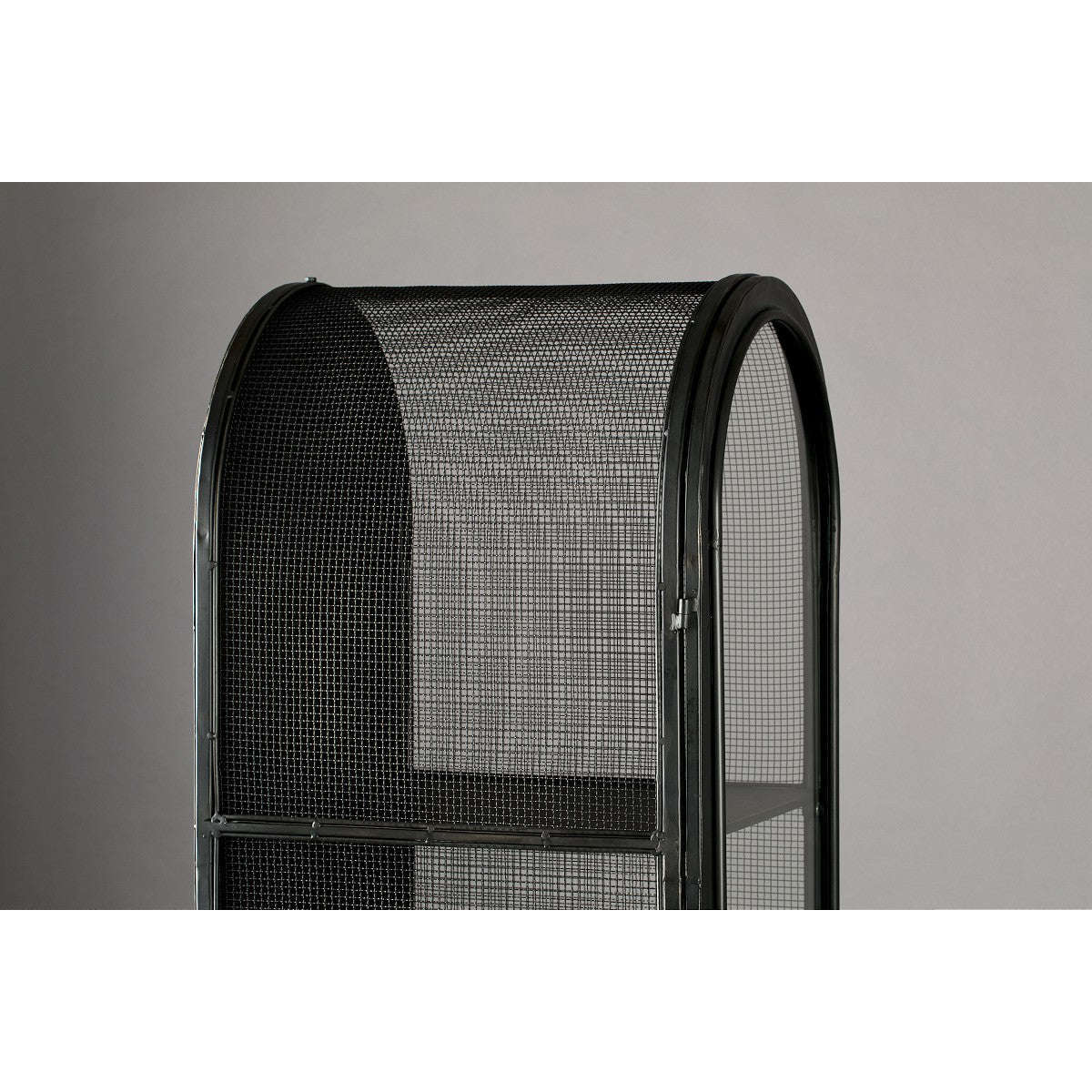 Dutchbone kast oval 46 x 46 x 181 cm