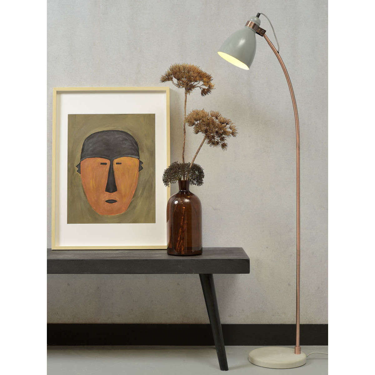 It's about RoMi Vloerlamp ijzer cement voet / koper buis Denver lichtgrijs