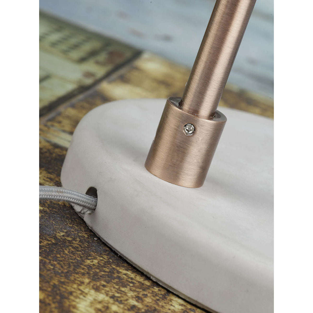 It's about RoMi Vloerlamp ijzer cement voet / koper buis Denver lichtgrijs