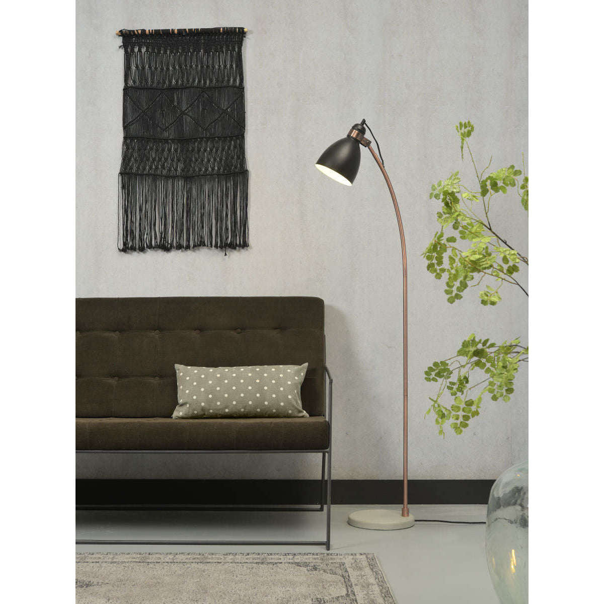 It's about RoMi Vloerlamp ijzer cement voet / koper buis Denver zwart