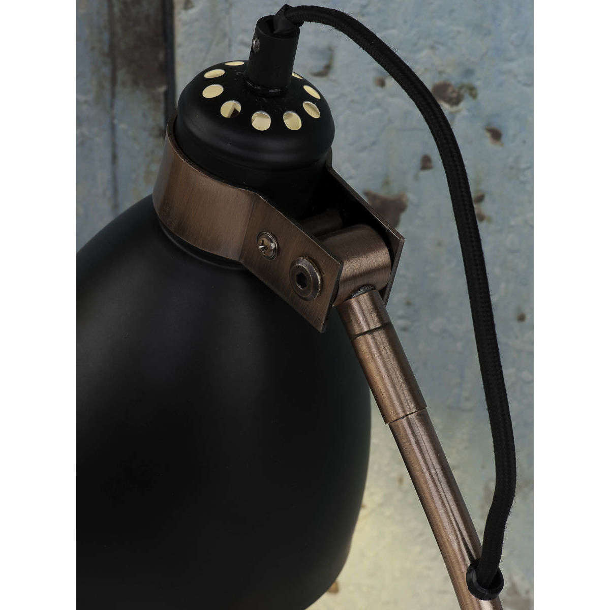 It's about RoMi Vloerlamp ijzer cement voet / koper buis Denver zwart