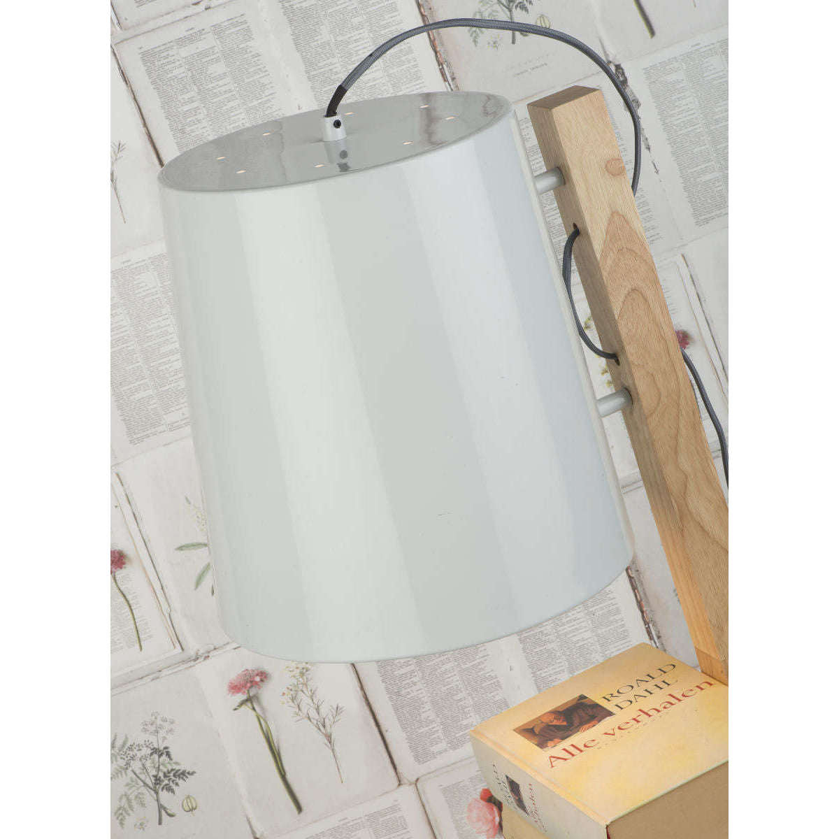 It's about RoMi Vloerlamp ijzer / hout Cambridge wit