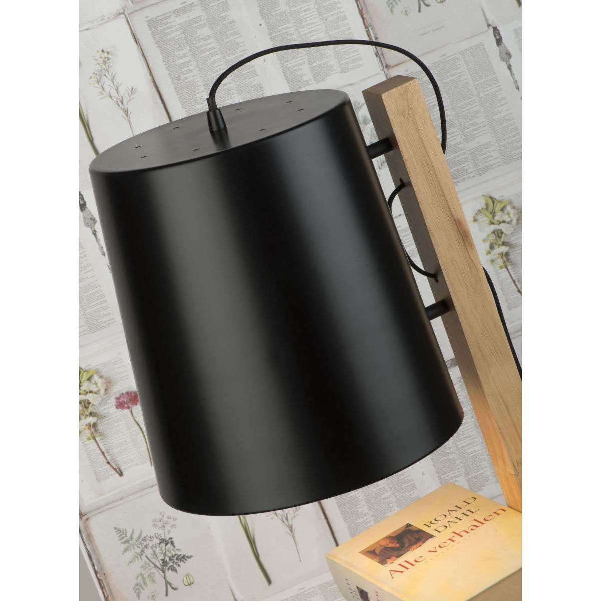 It's about RoMi Vloerlamp ijzer / hout Cambridge zwart