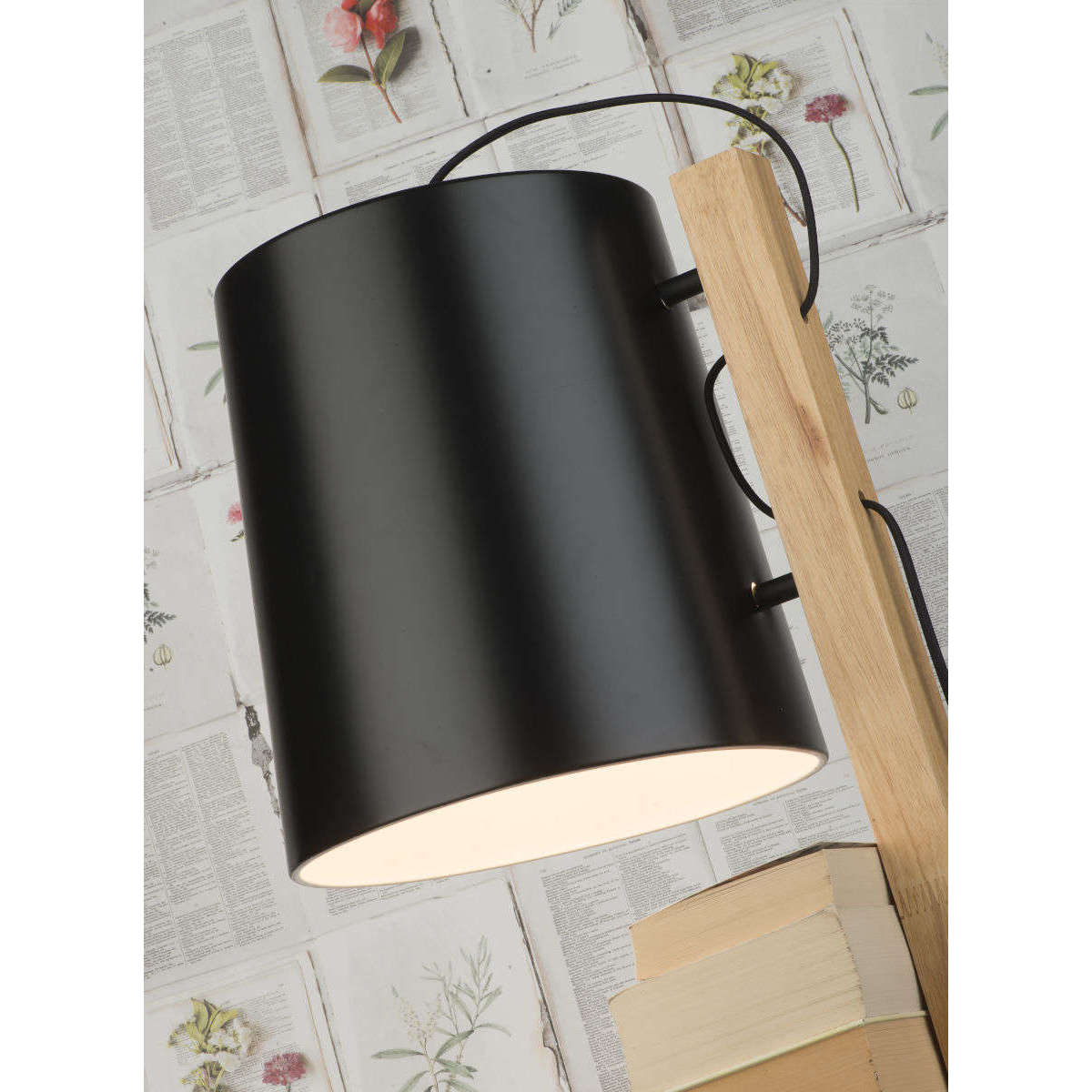 It's about RoMi Vloerlamp ijzer / hout Cambridge zwart