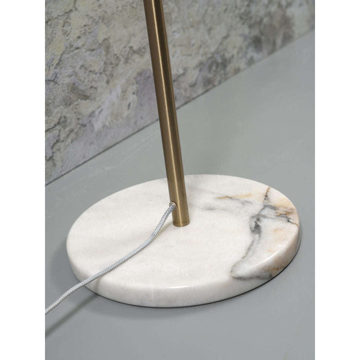 It's about RoMi Vloerlamp ijzer / marmer Toulouse wit / goud
