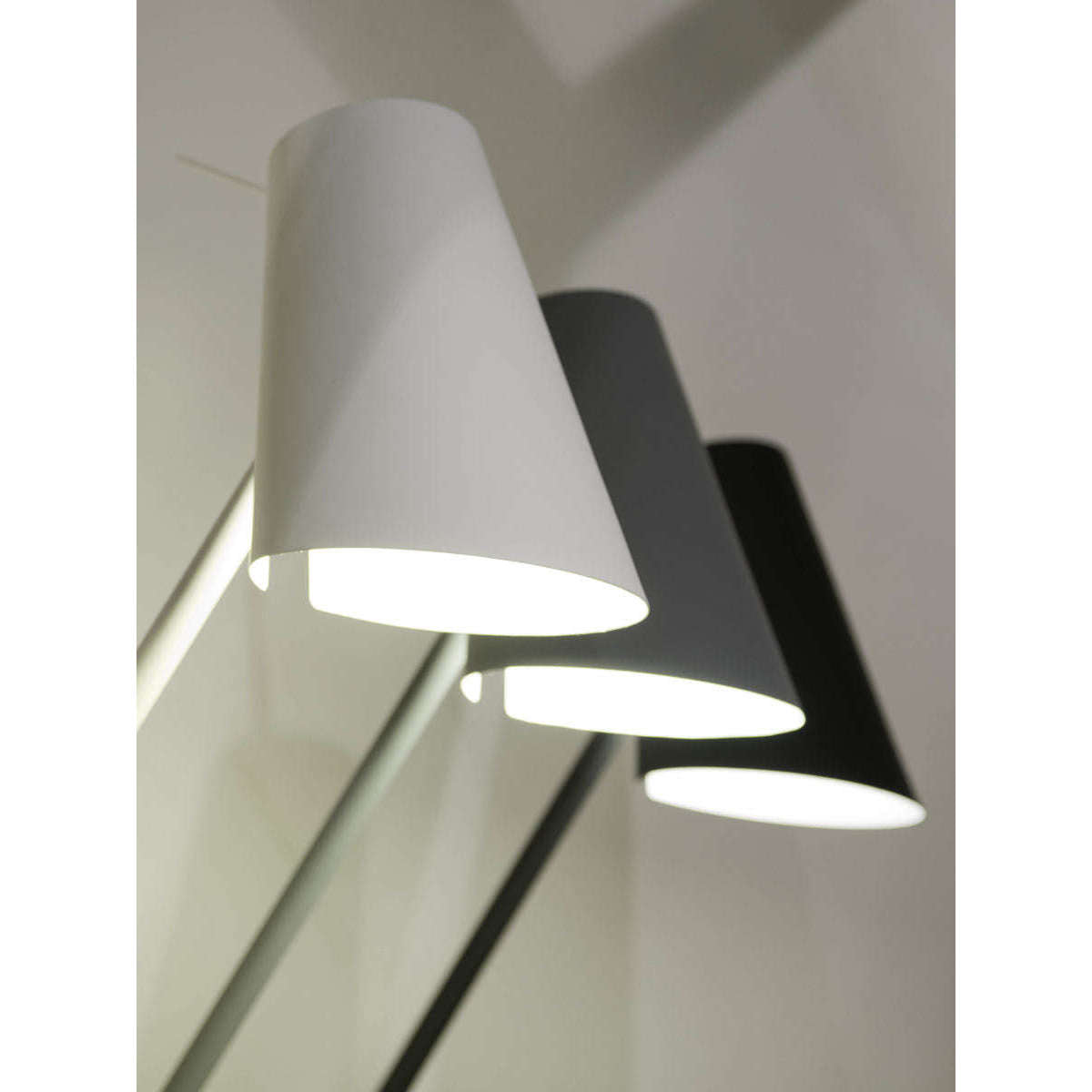 It's about RoMi Vloerlamp ijzer / rubber finish Cardiff wit