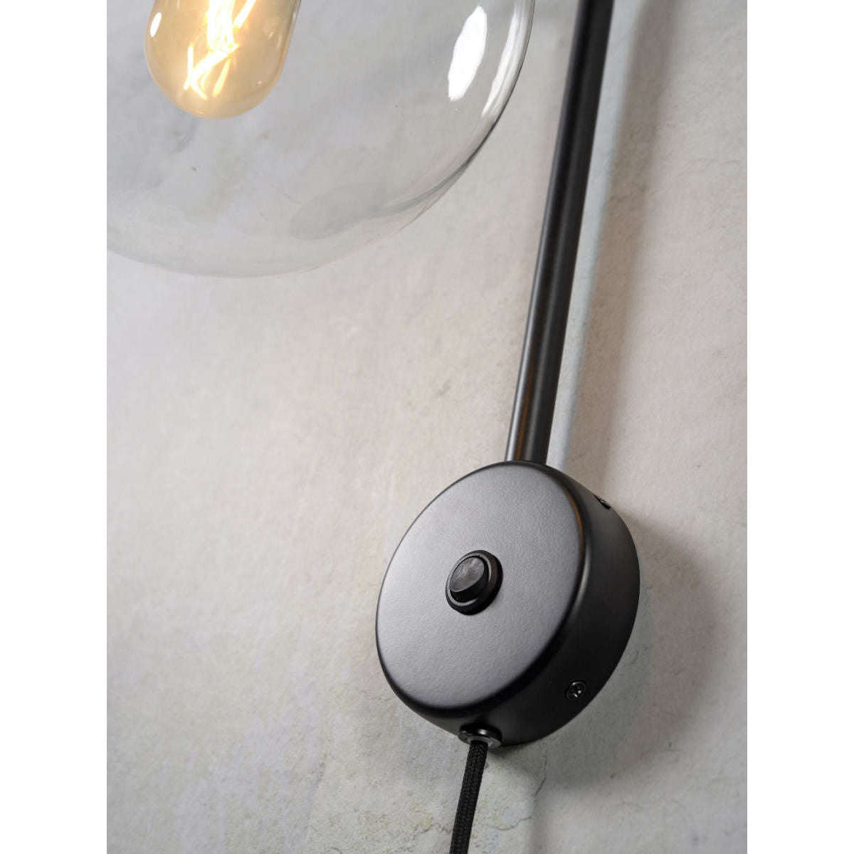 It's about RoMi Wandlamp ijzer / glas Warsaw zwart