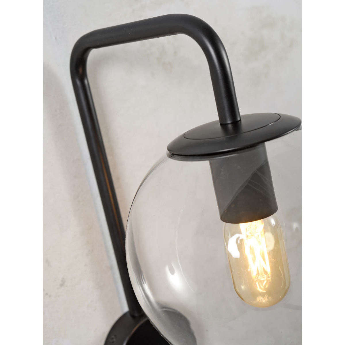 It's about RoMi Wandlamp ijzer / glas Warsaw zwart