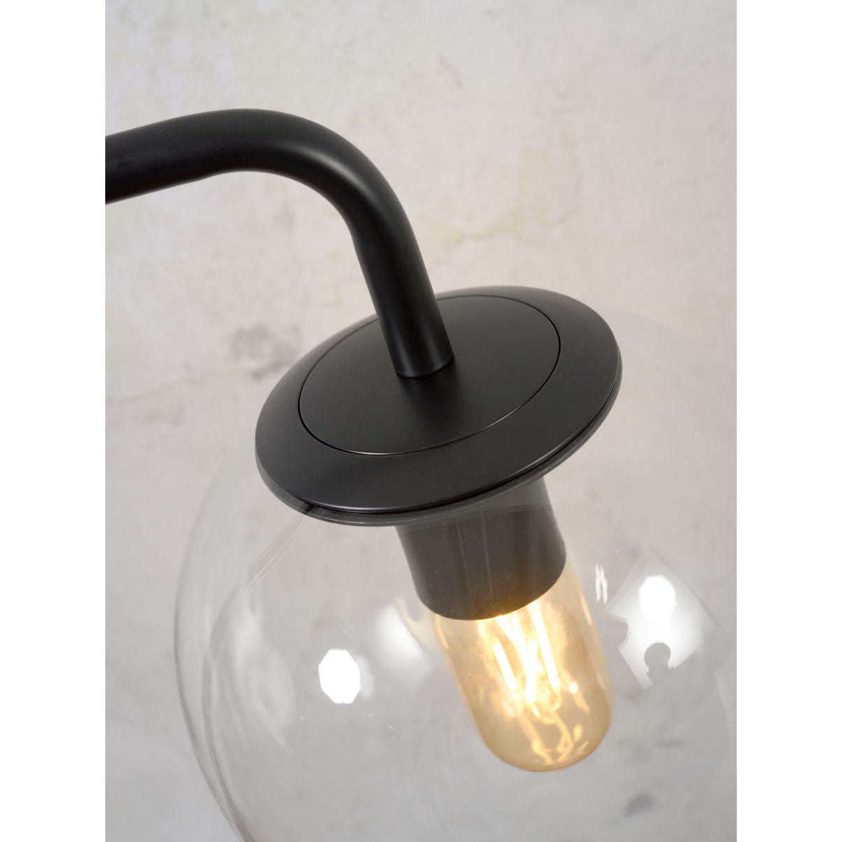 It's about RoMi Wandlamp ijzer / glas Warsaw zwart