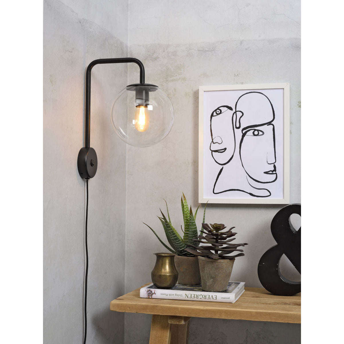 It's about RoMi Wandlamp ijzer / glas Warsaw zwart