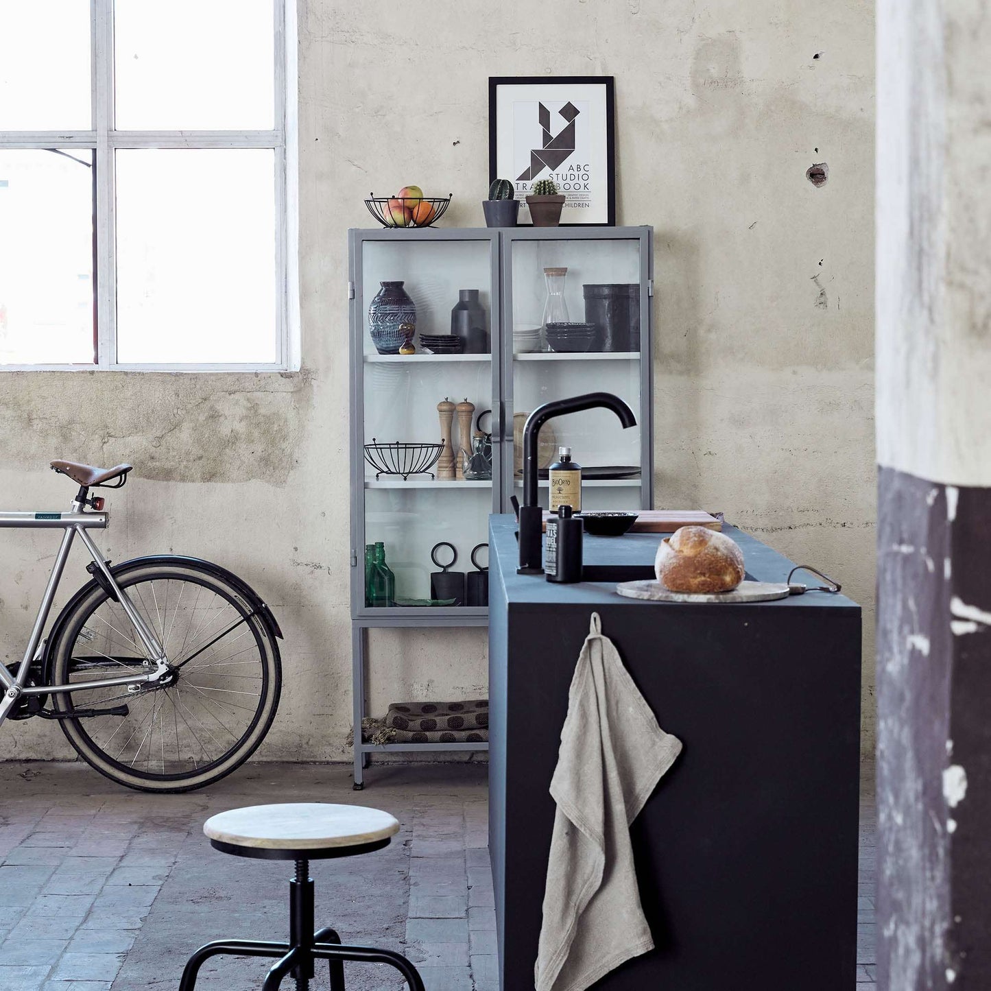 New Routz Oakland 2-deurs vitrinekast grijs