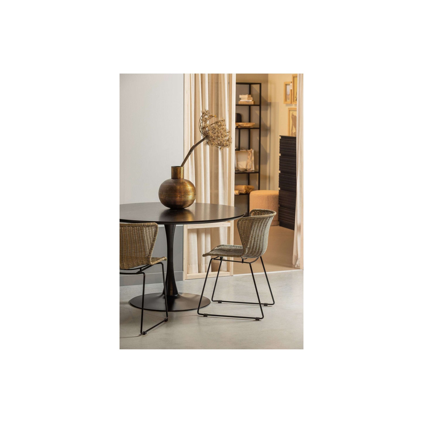 WOOOD Exclusive Sammy eettafel trompetvoet rond zwart