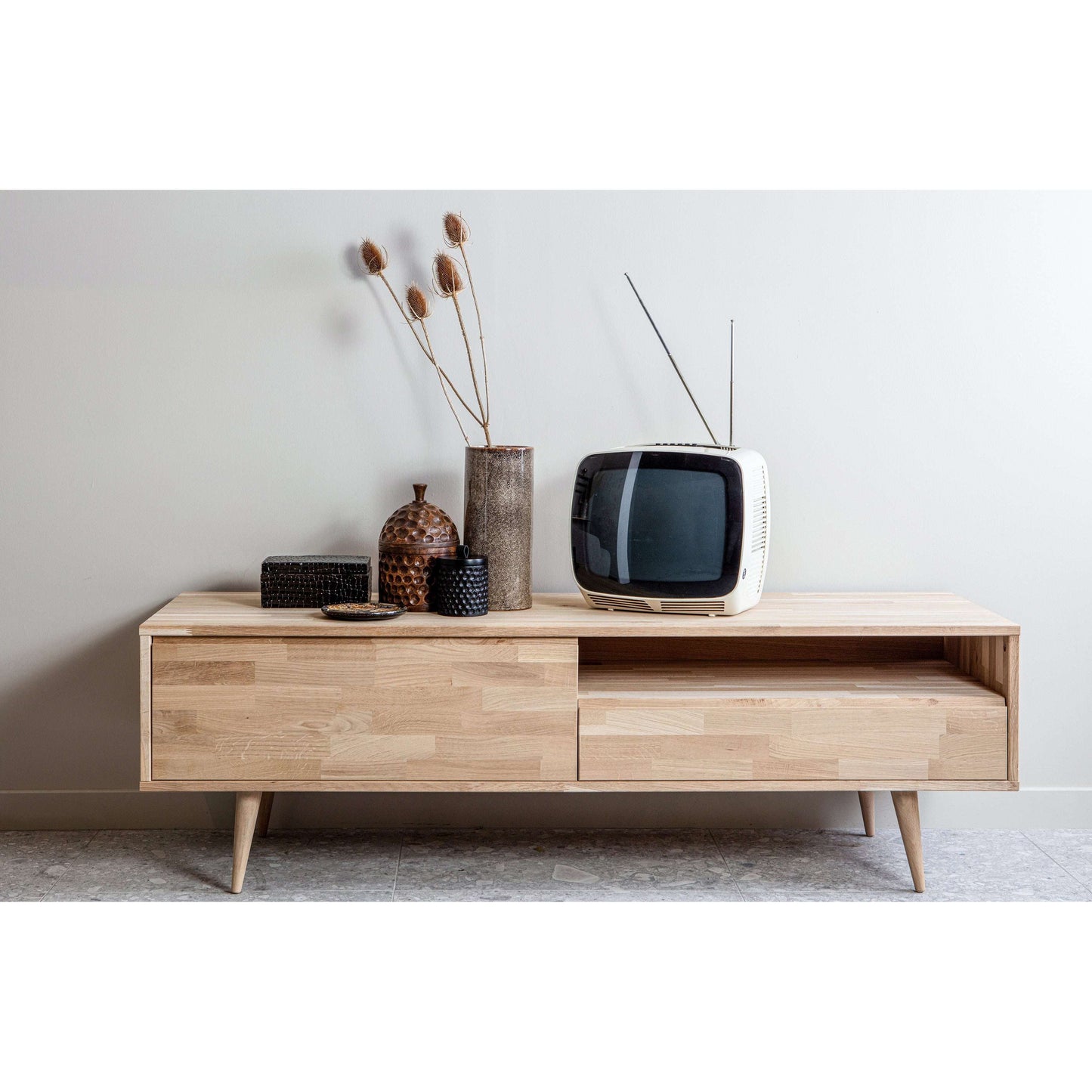 WOOOD Tygo tv meubel met retro poten naturel