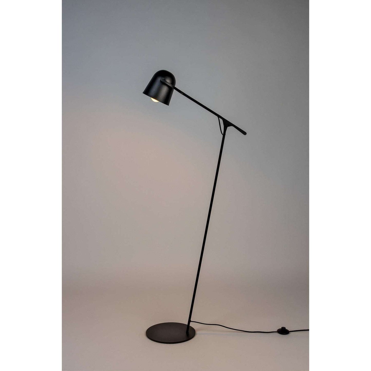 Zuiver vloerlamp lau all zwart 61 x x 131 cm