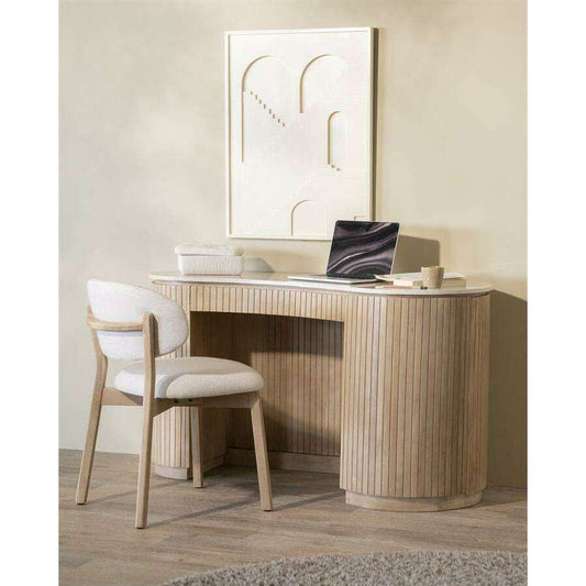 Eleonora Kira bureau wit