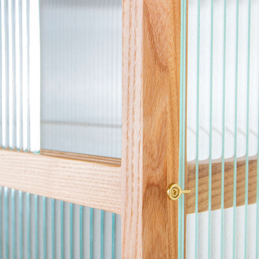 HKliving vitrinekast wood met geribbeld glas naturel