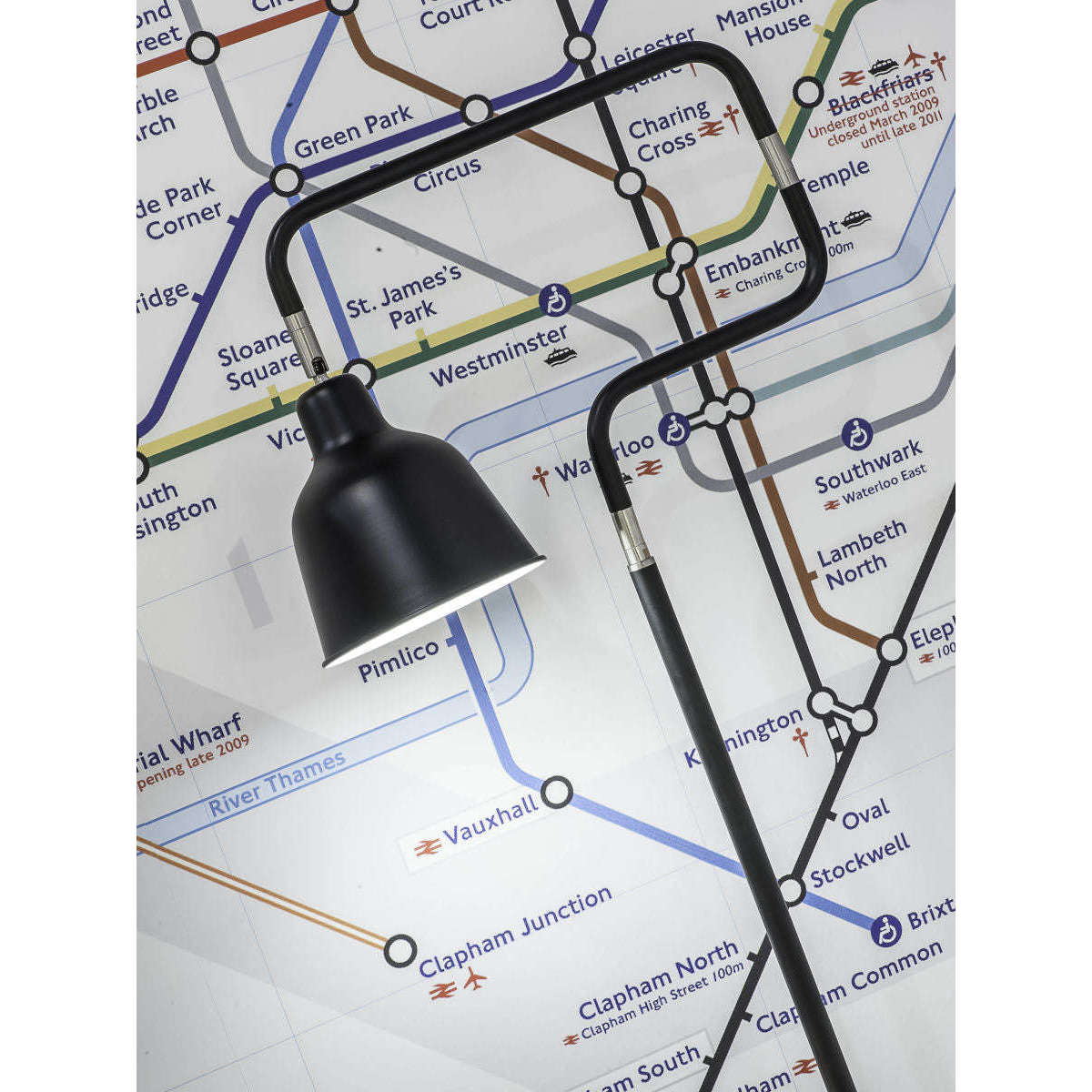 It's about RoMi Vloerlamp ijzer / tube London zwart