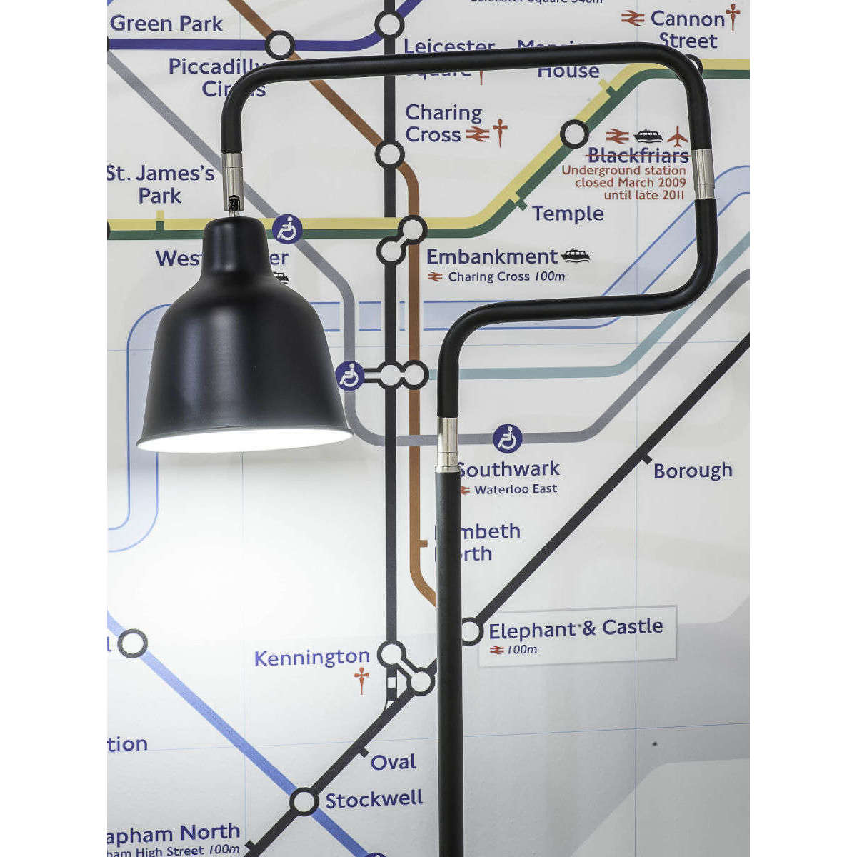 It's about RoMi Vloerlamp ijzer / tube London zwart