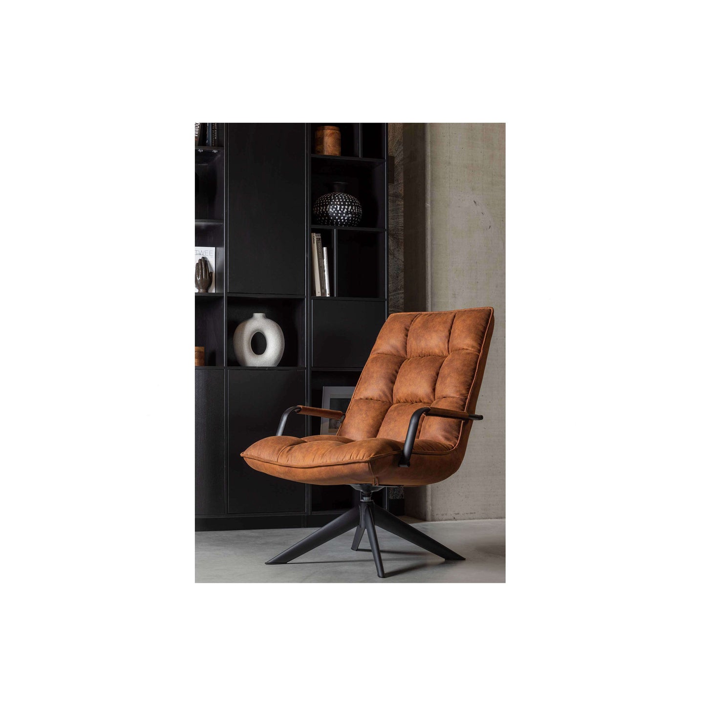 WOOOD Jouke draaifauteuil met armleuning cognac